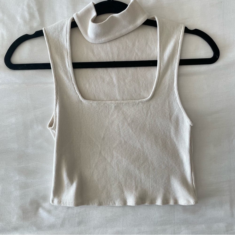 Zara Cream Top. Never Worn Perfect Condition. Size M.